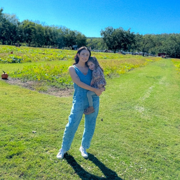 Meet your Posher, Brittney - Picture 1 of 1